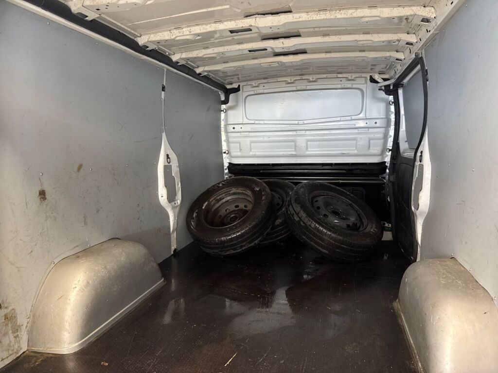 Renault Trafic 2021 Valkoinen