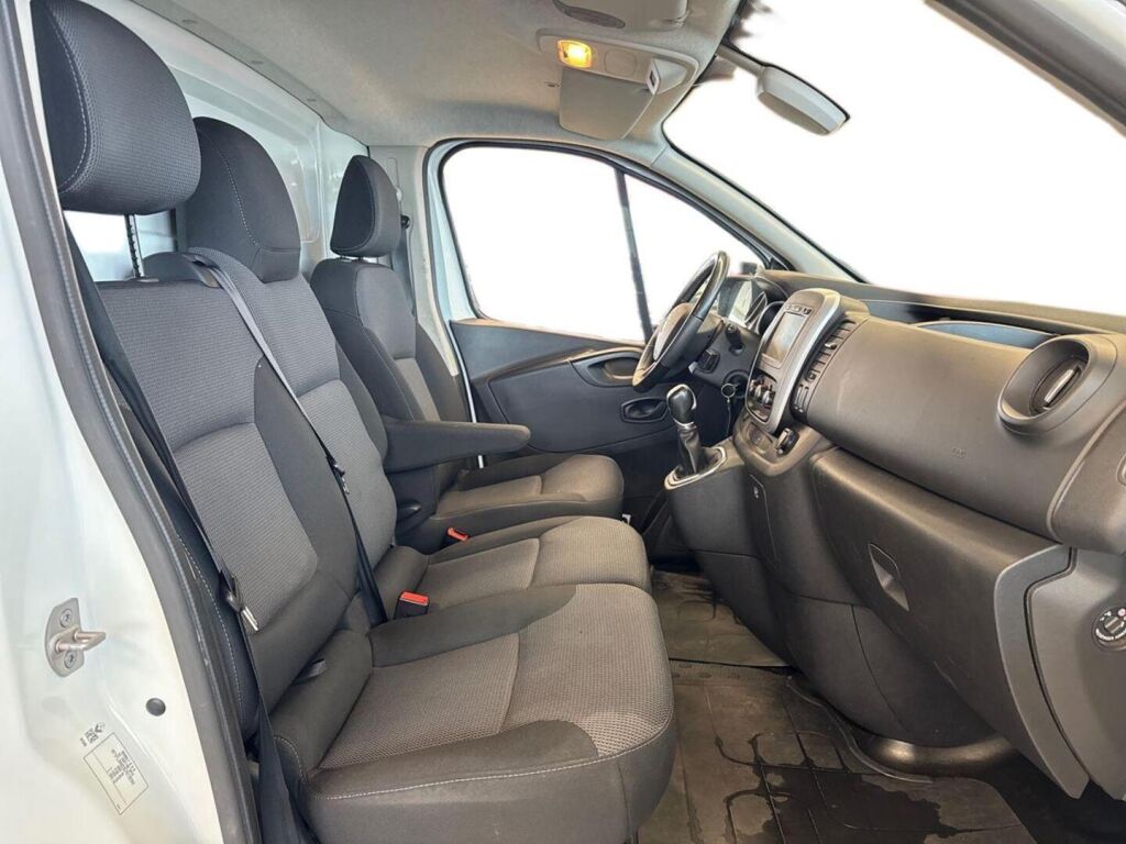 Renault Trafic 2021 Valkoinen