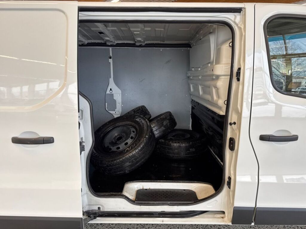 Renault Trafic 2021 Valkoinen