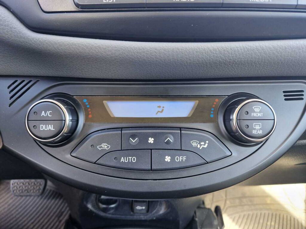 Toyota Yaris 2016 Sininen