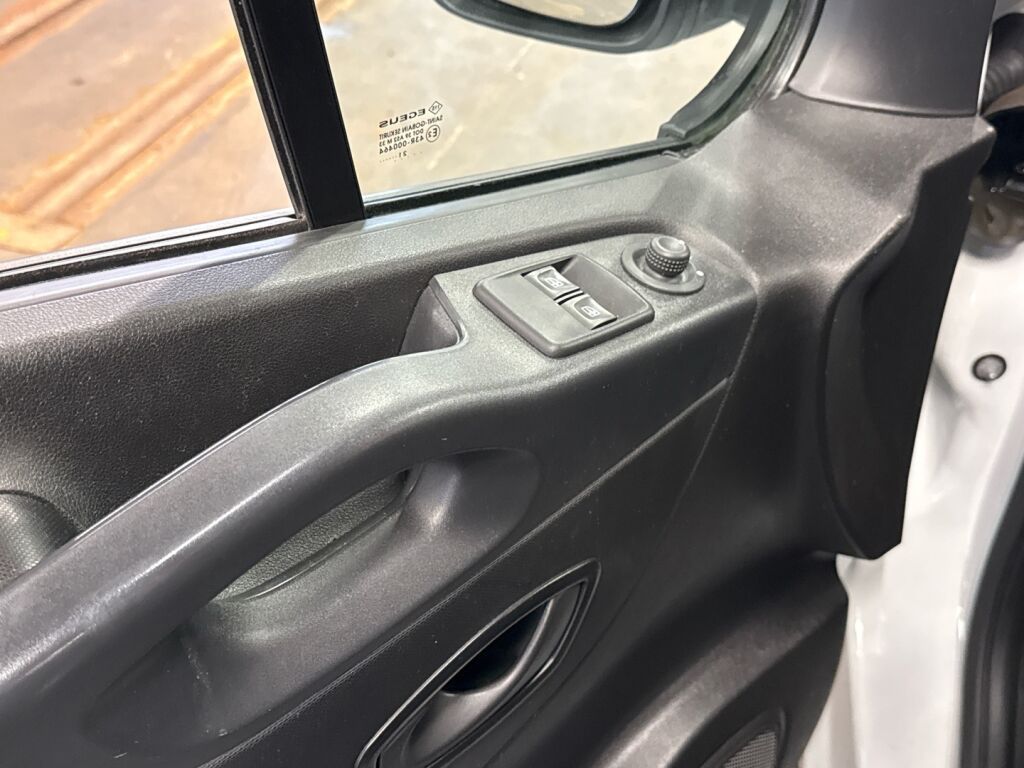 Renault Trafic 2021 Valkoinen