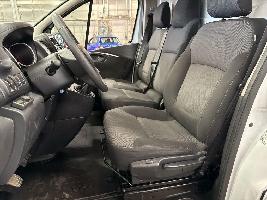 Renault Trafic 2021 Valkoinen