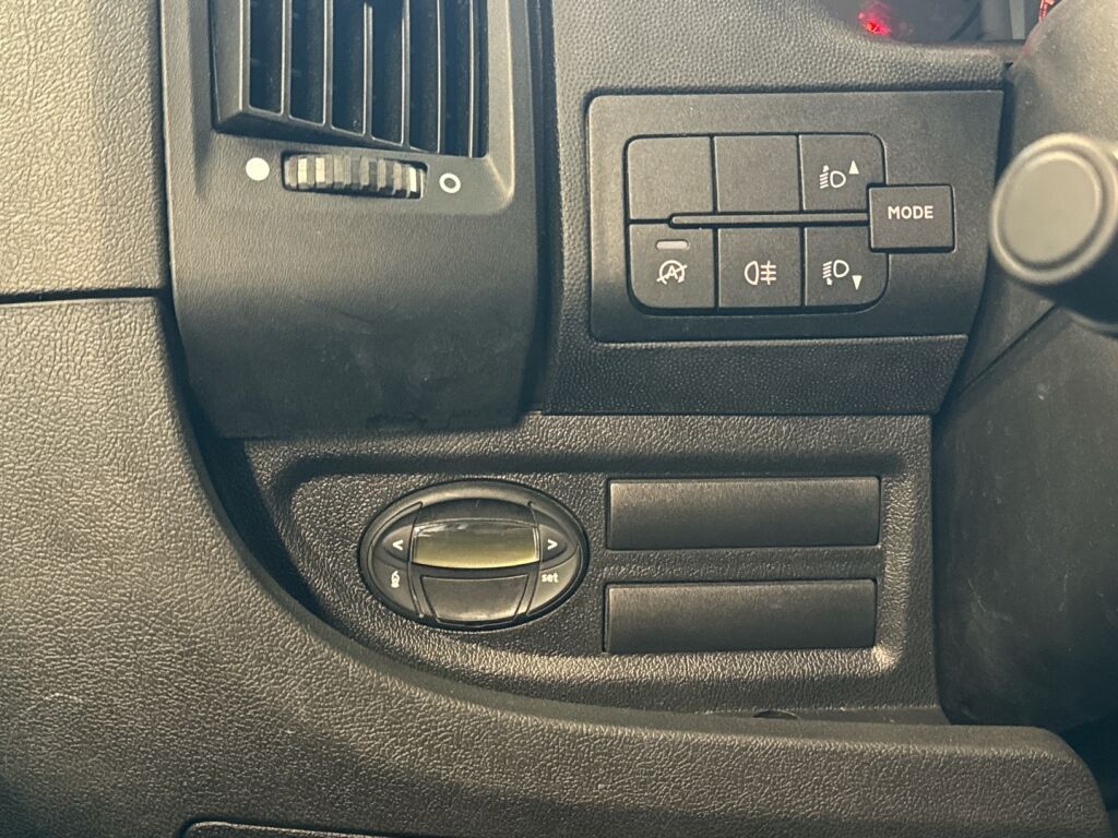 Opel Movano 2022 Musta