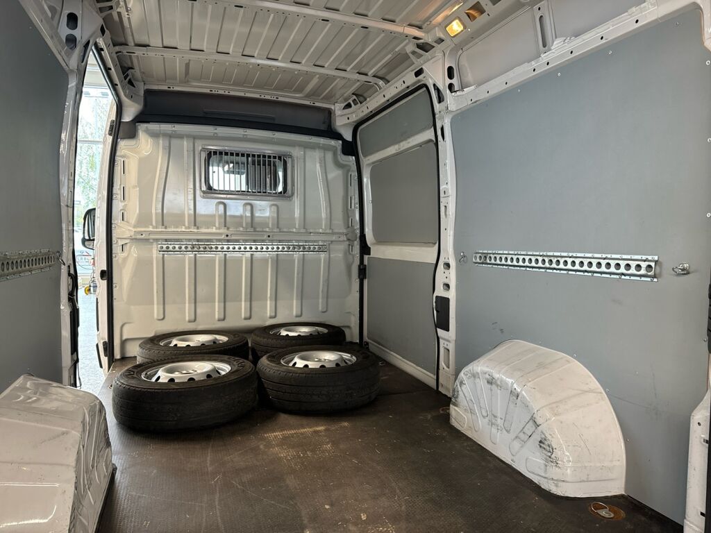 Opel Movano 2022 Musta