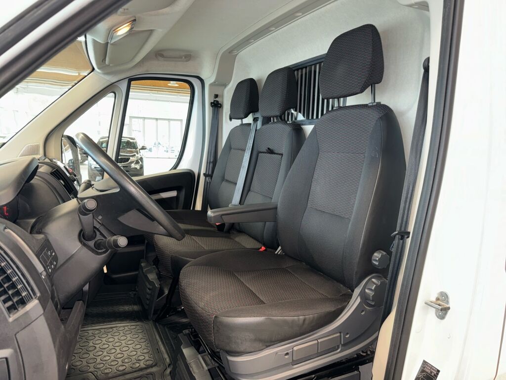 Opel Movano 2022 Musta