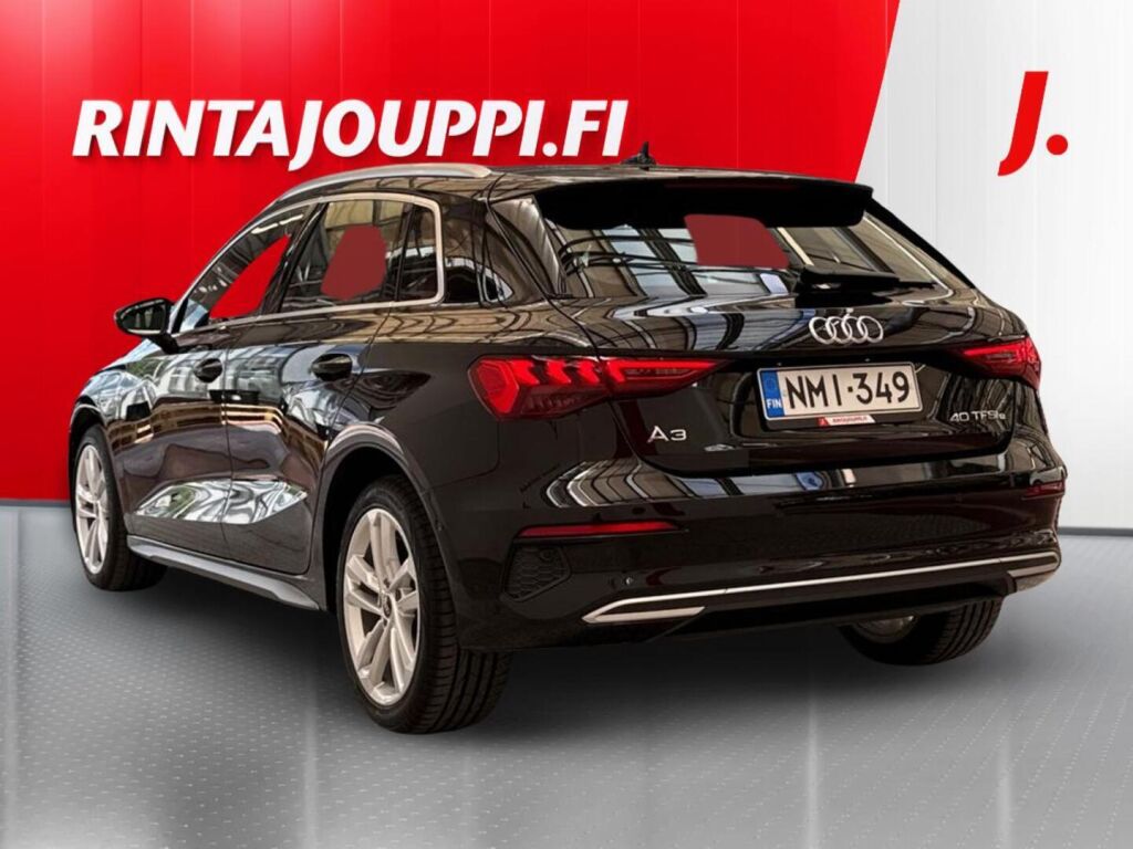 Audi A3 2022 Musta metalli(Mythos black)