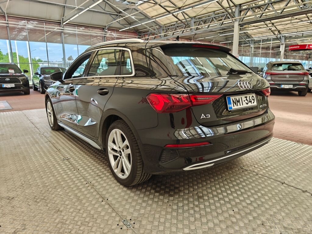 Audi A3 2022 Musta metalli(Mythos black)