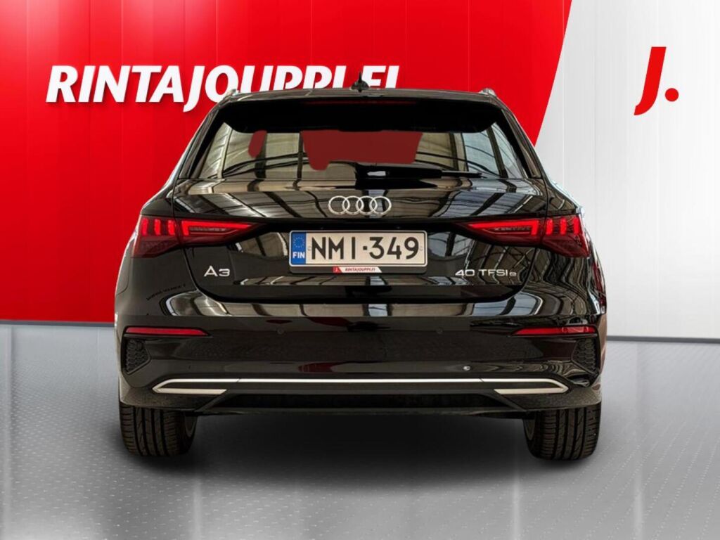Audi A3 2022 Musta metalli(Mythos black)