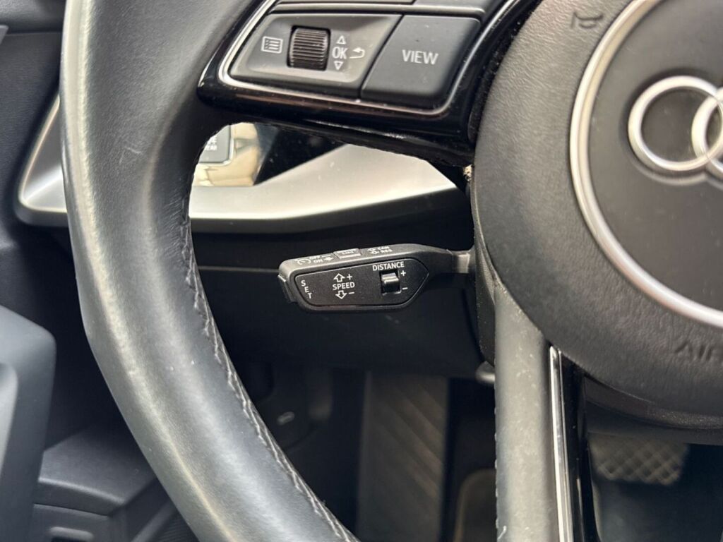 Audi A3 2022 Musta metalli(Mythos black)