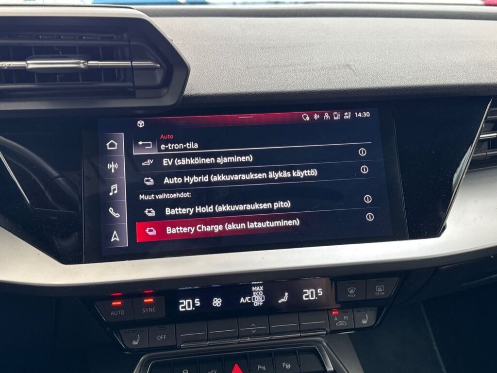 Audi A3 2022 Musta metalli(Mythos black)