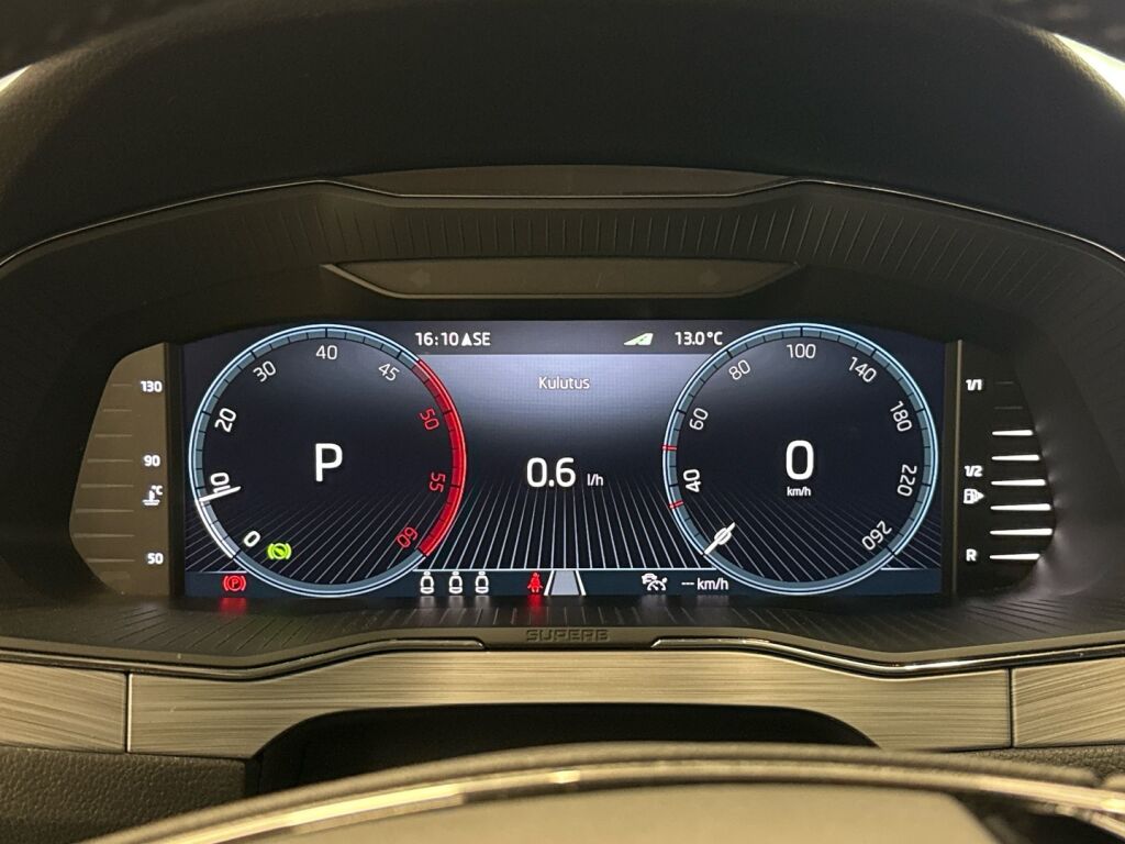 Skoda Superb 2022 Musta