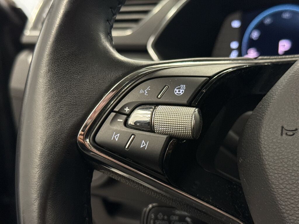 Skoda Superb 2022 Musta