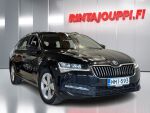 Skoda Superb 2022 Musta