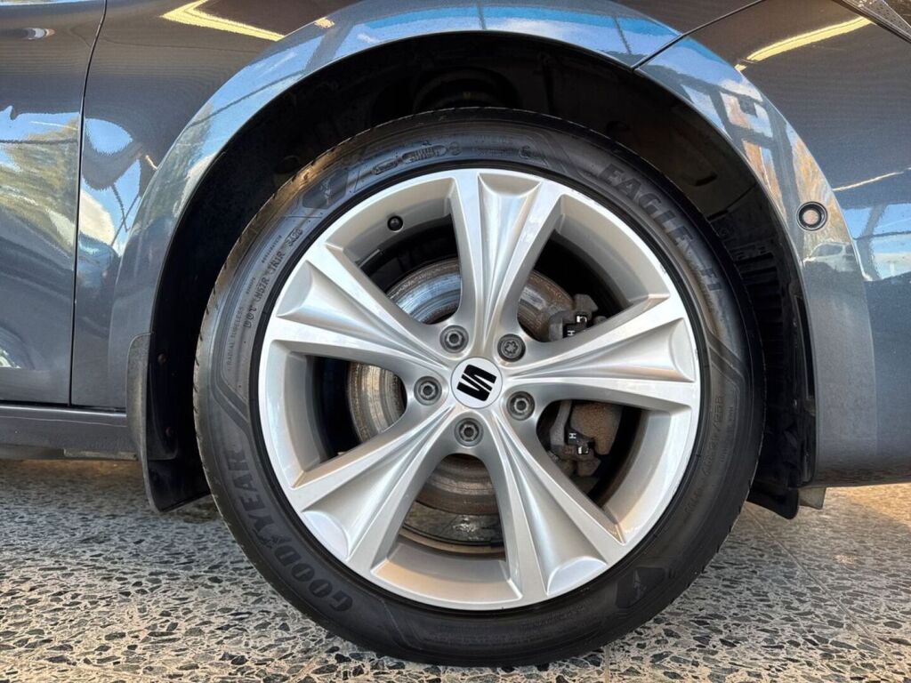 Seat Leon 2021 Metallinhohto Harmaa