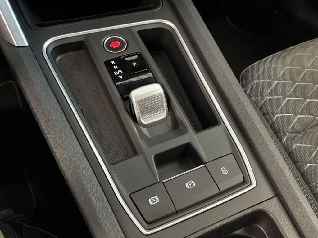 Seat Leon 2021 Metallinhohto Harmaa