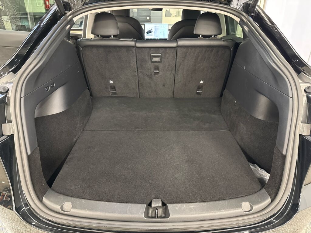 Tesla Model Y 2021 Musta