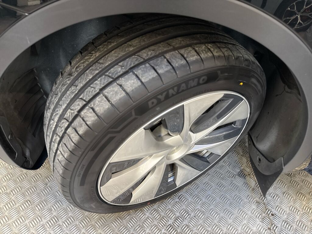 Tesla Model Y 2021 Musta
