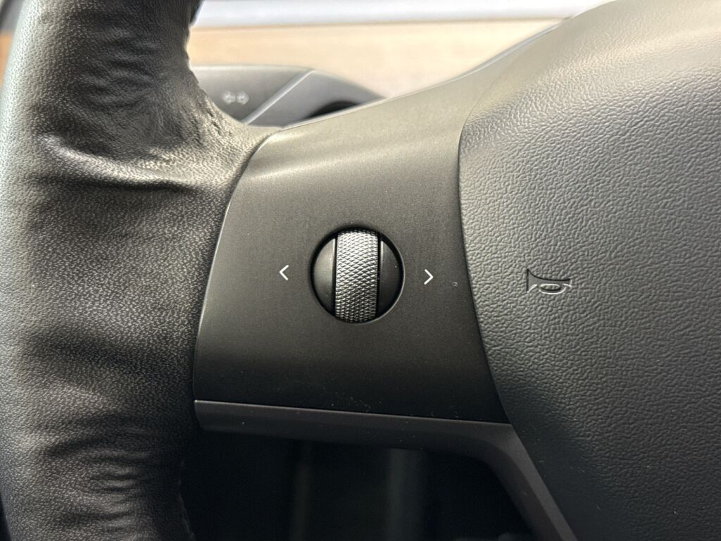 Tesla Model Y 2021 Musta