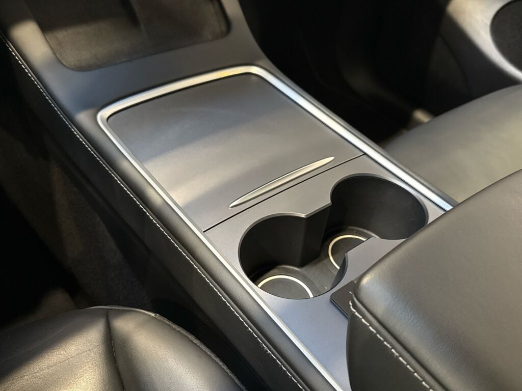 Tesla Model Y 2021 Musta