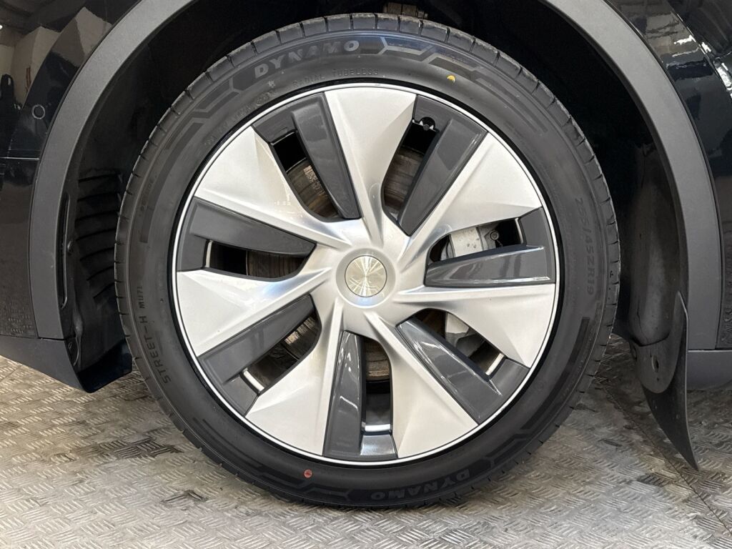 Tesla Model Y 2021 Musta