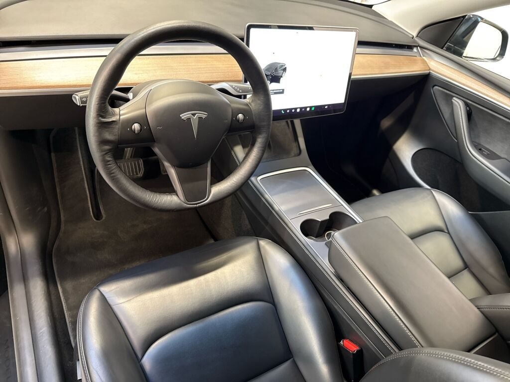 Tesla Model Y 2021 Musta