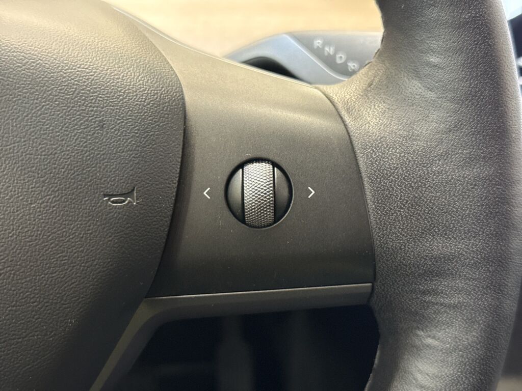 Tesla Model Y 2021 Musta