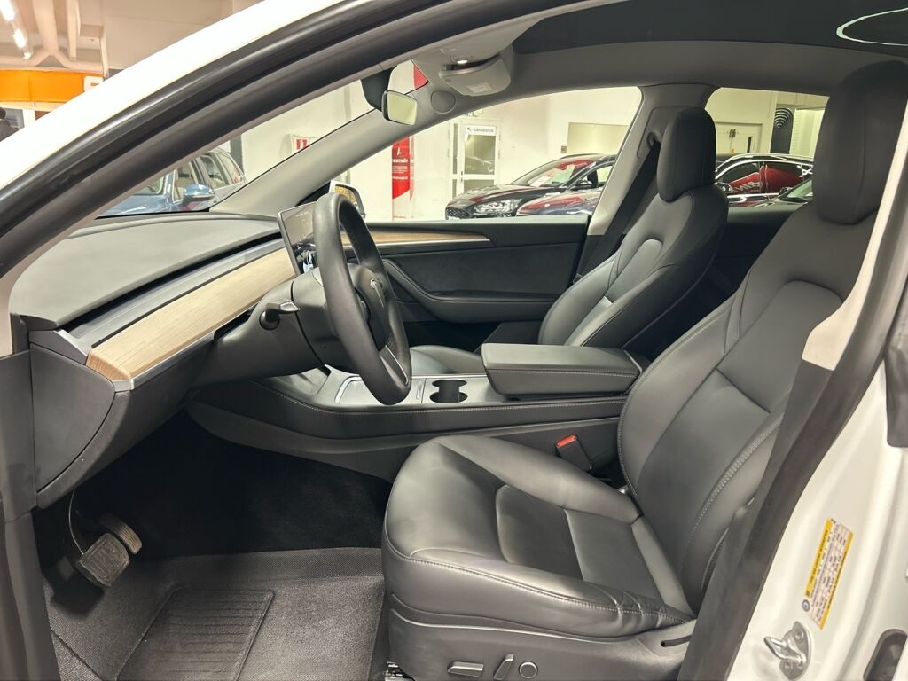 Tesla Model Y 2021 Valkoinen