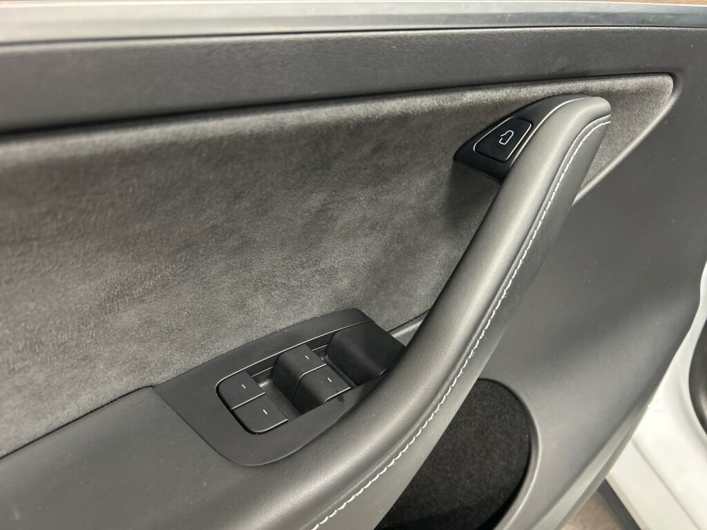 Tesla Model Y 2021 Valkoinen