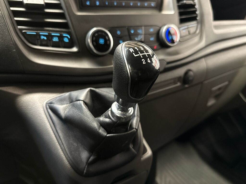 Ford Transit Custom 2021 Musta