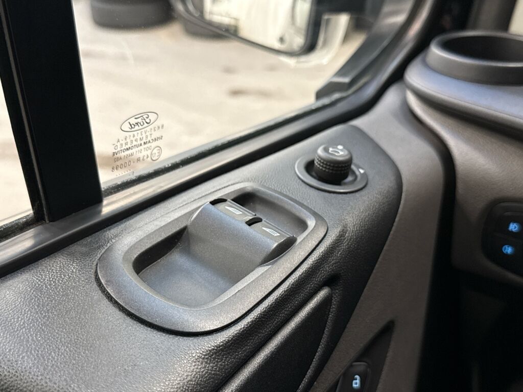 Ford Transit Custom 2021 Musta