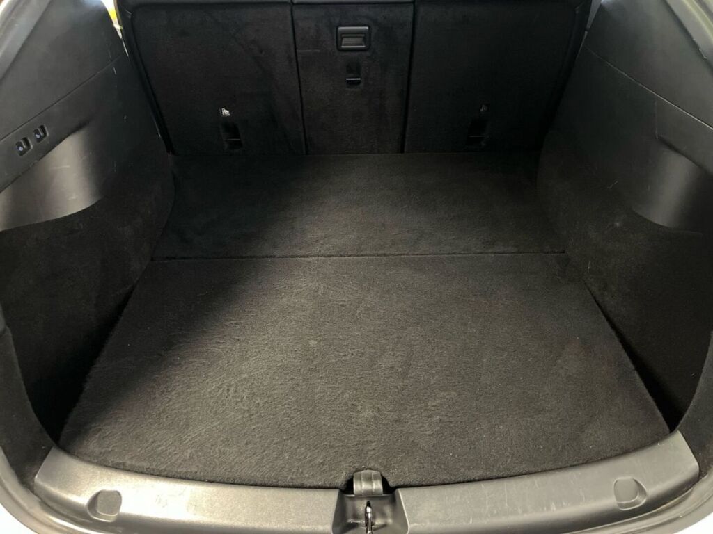 Tesla Model Y 2021 Valkoinen