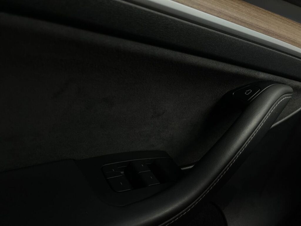 Tesla Model Y 2021 Valkoinen