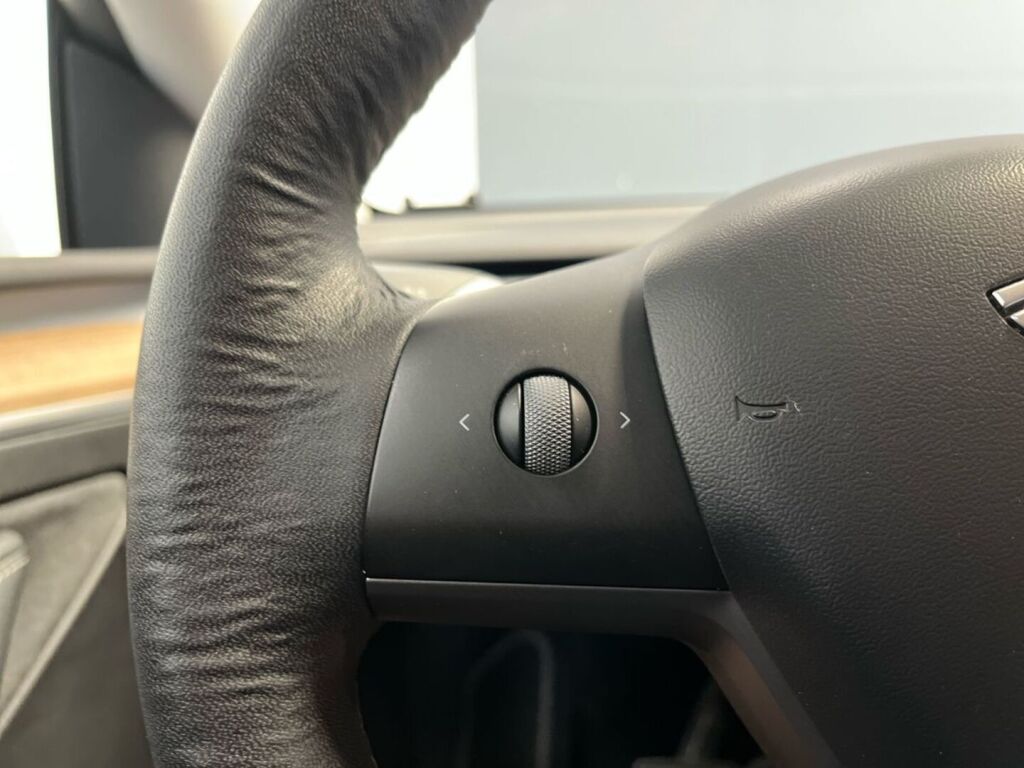 Tesla Model Y 2021 Valkoinen