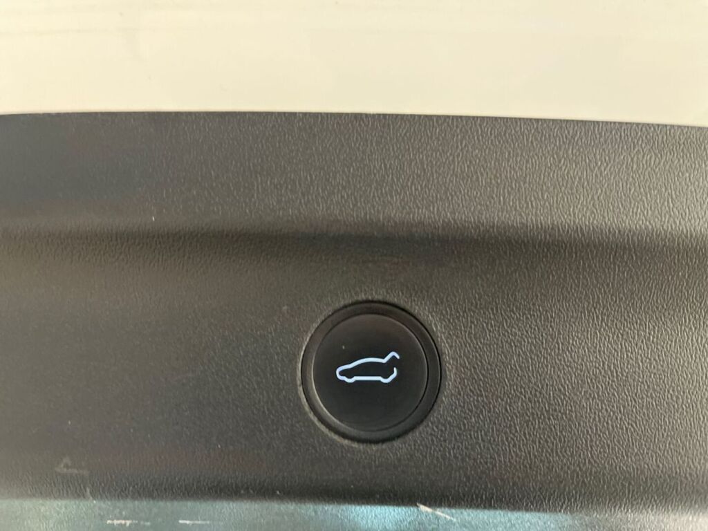 Tesla Model Y 2021 Valkoinen