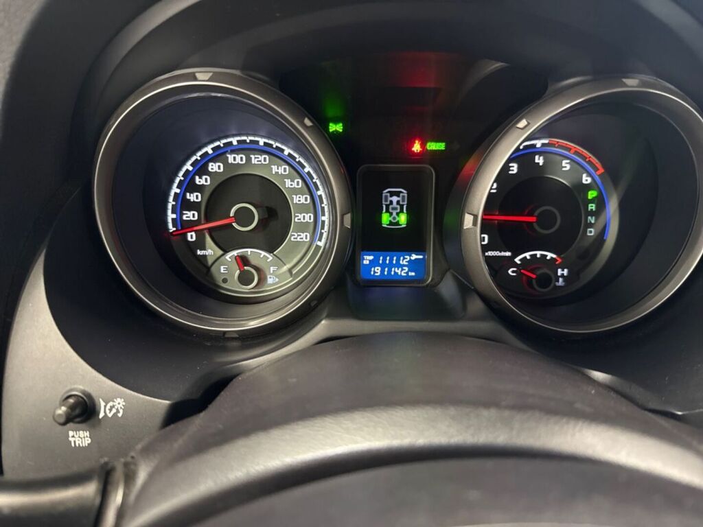 Mitsubishi Pajero 2010 Punainen
