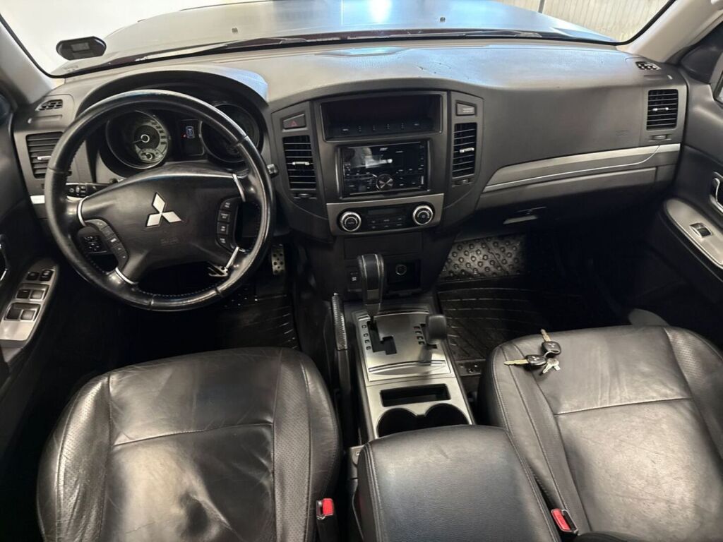 Mitsubishi Pajero 2010 Punainen