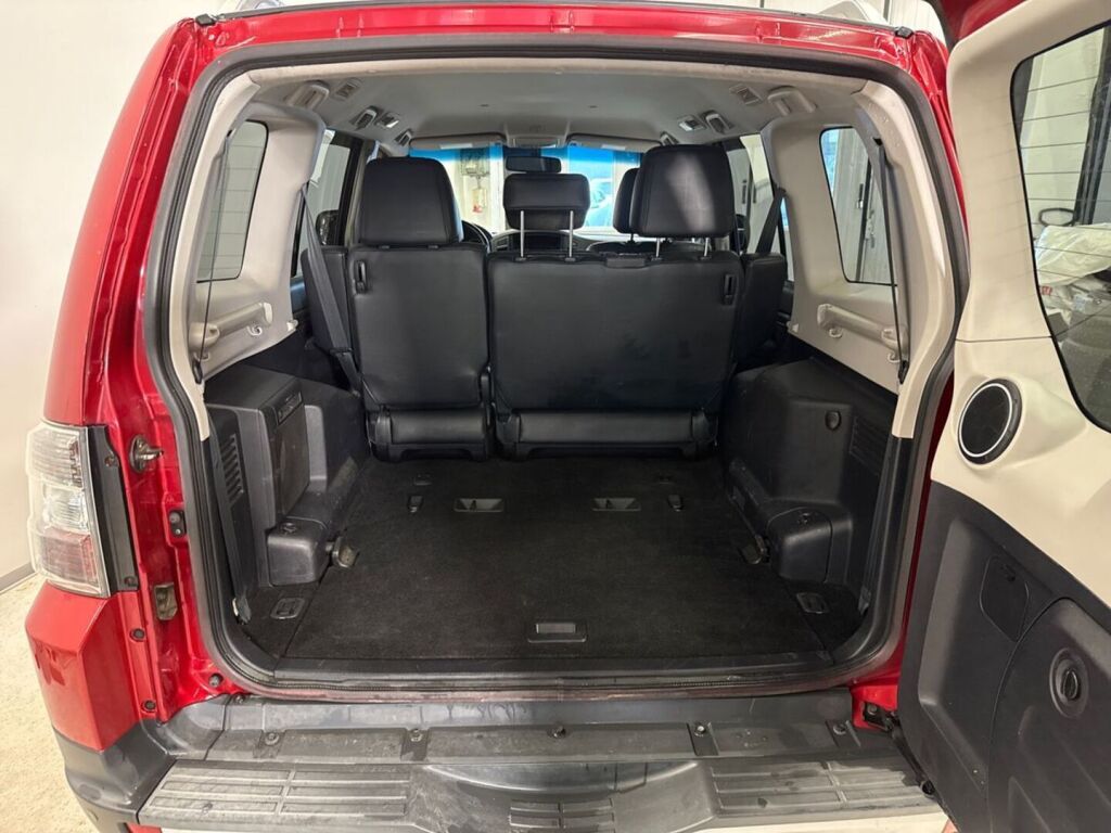 Mitsubishi Pajero 2010 Punainen