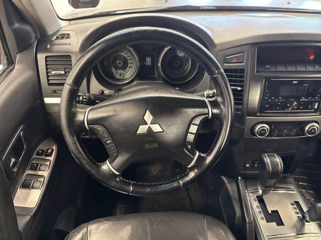 Mitsubishi Pajero 2010 Punainen