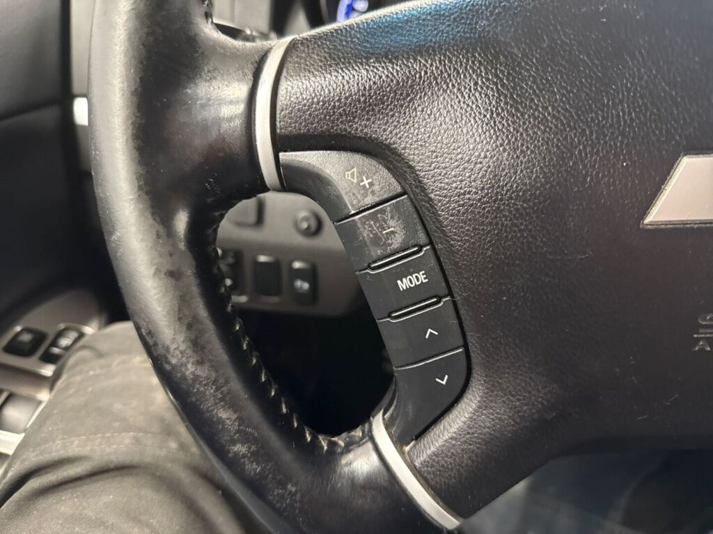 Mitsubishi Pajero 2010 Punainen
