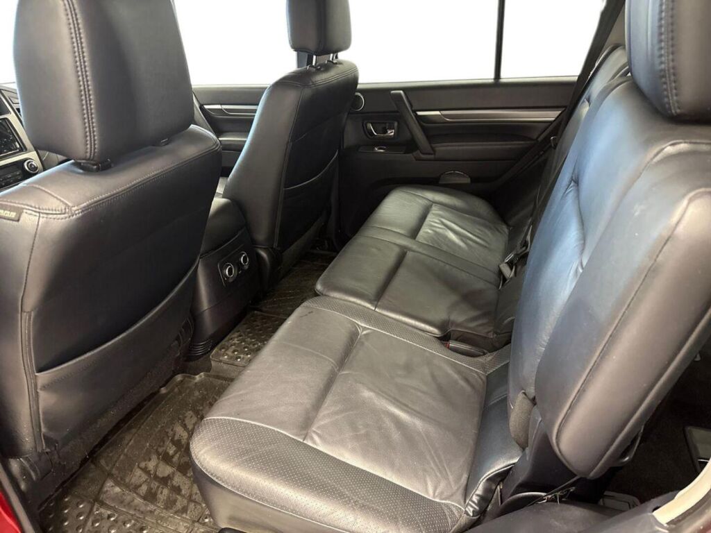 Mitsubishi Pajero 2010 Punainen