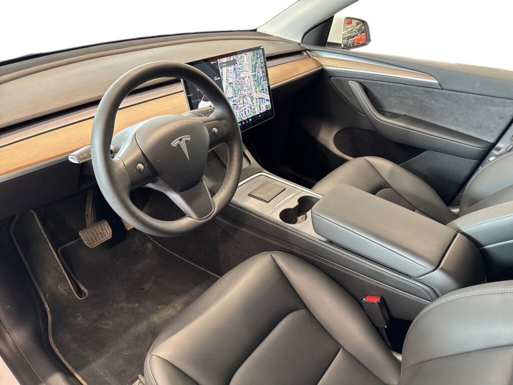Tesla Model Y 2021 Valkoinen