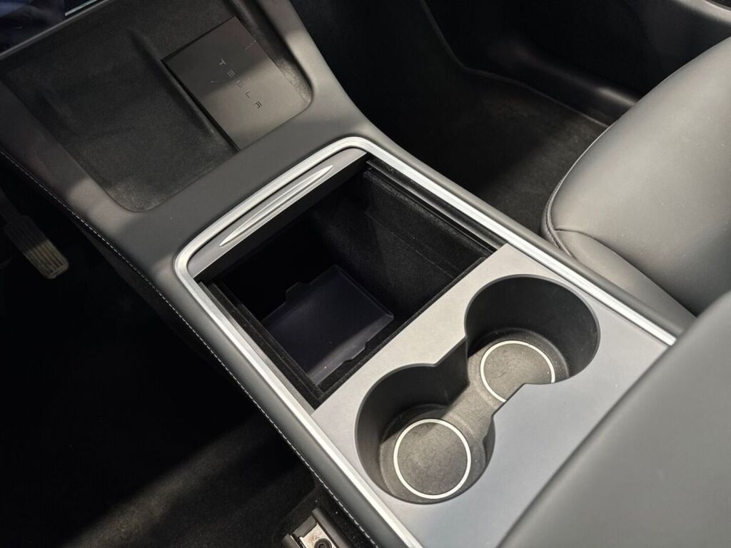 Tesla Model Y 2021 Valkoinen