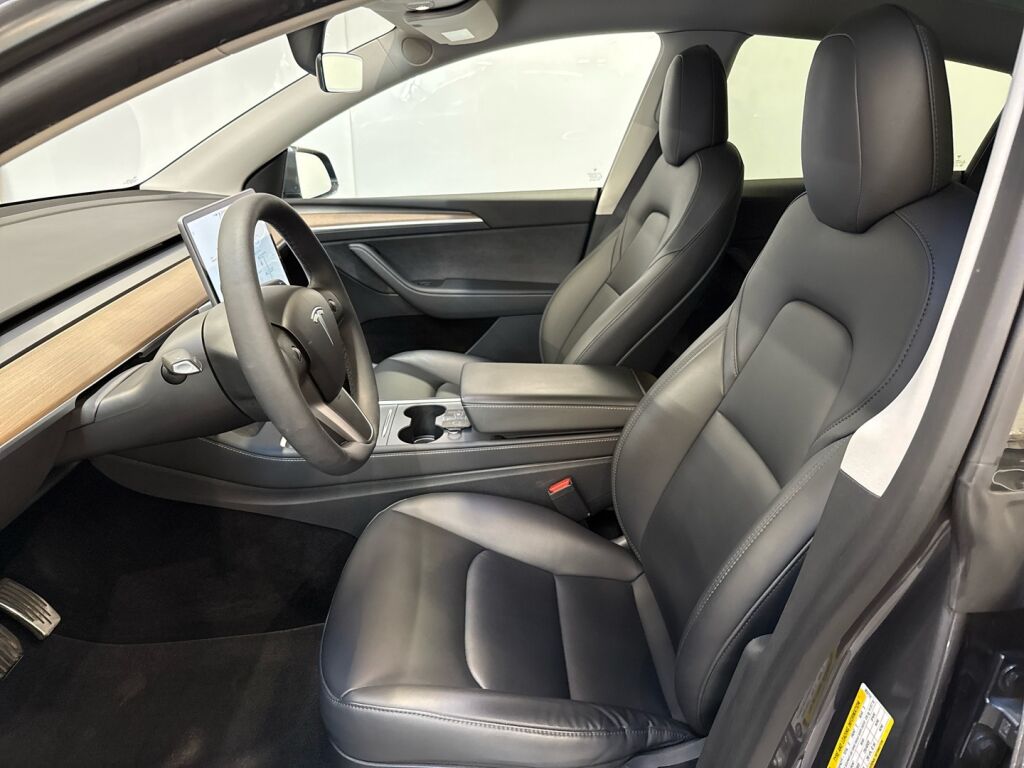 Tesla Model Y 2021 Harmaa