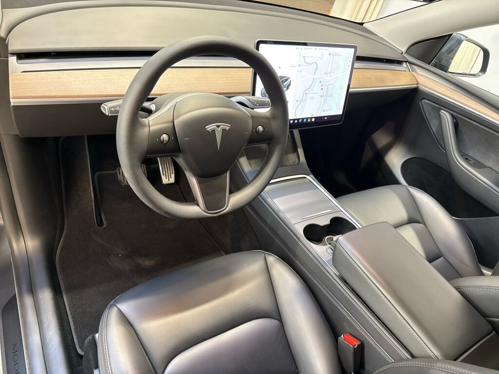 Tesla Model Y 2021 Harmaa