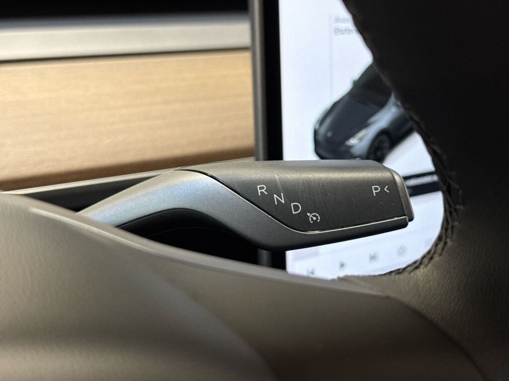 Tesla Model Y 2021 Harmaa