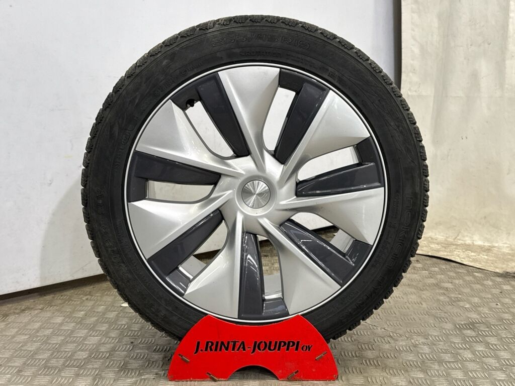 Tesla Model Y 2021 Harmaa
