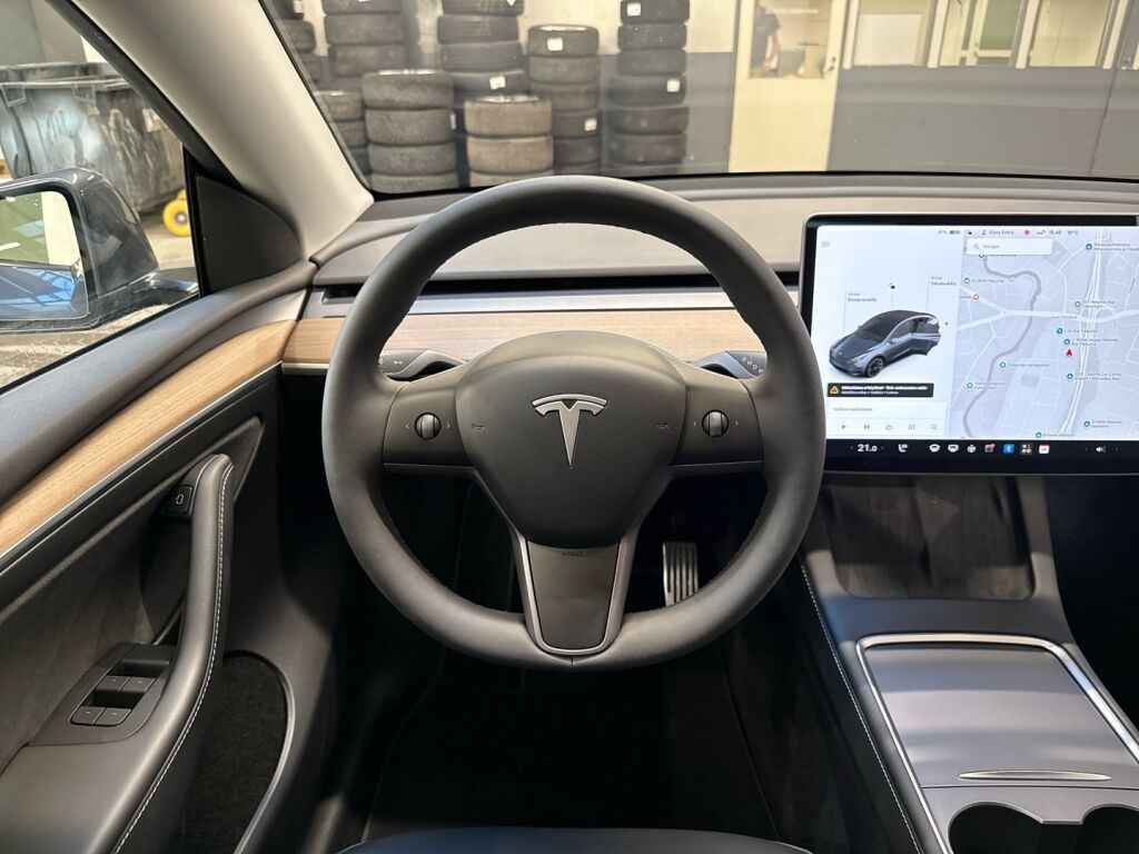 Tesla Model Y 2021 Harmaa
