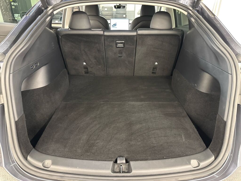Tesla Model Y 2021 Harmaa