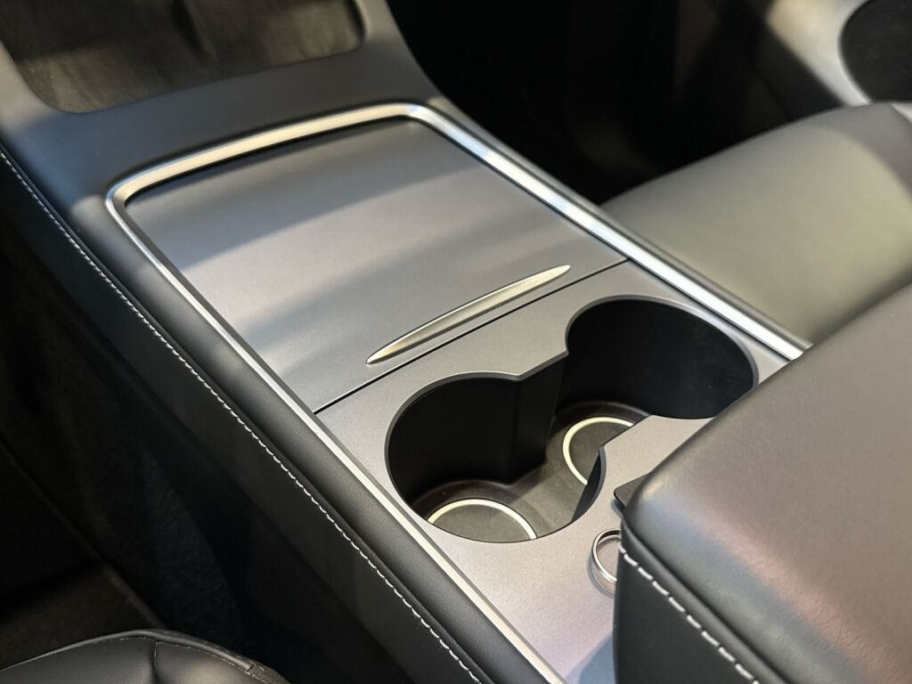 Tesla Model Y 2021 Harmaa