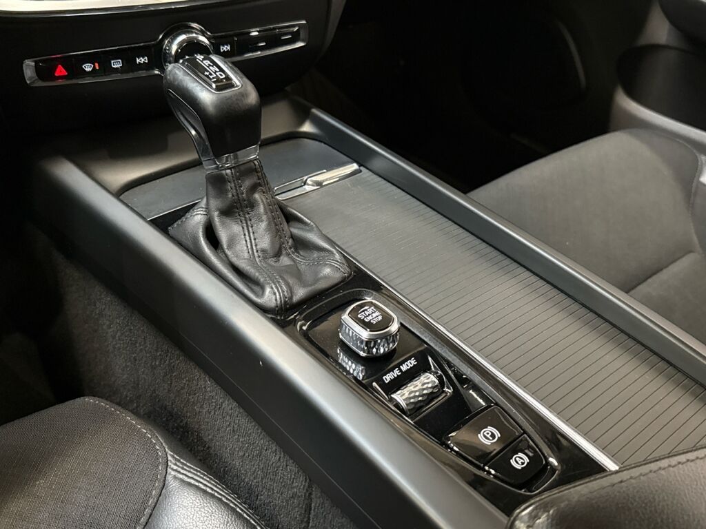 Volvo V60 2018 Valkoinen